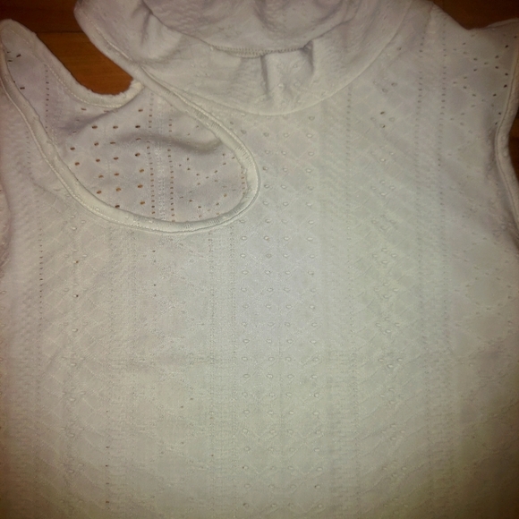 💥3/$25💥 Sexy Sleeveless Eyelet Embroidery Cutout Crop Top White size 2xl - Picture 3 of 5